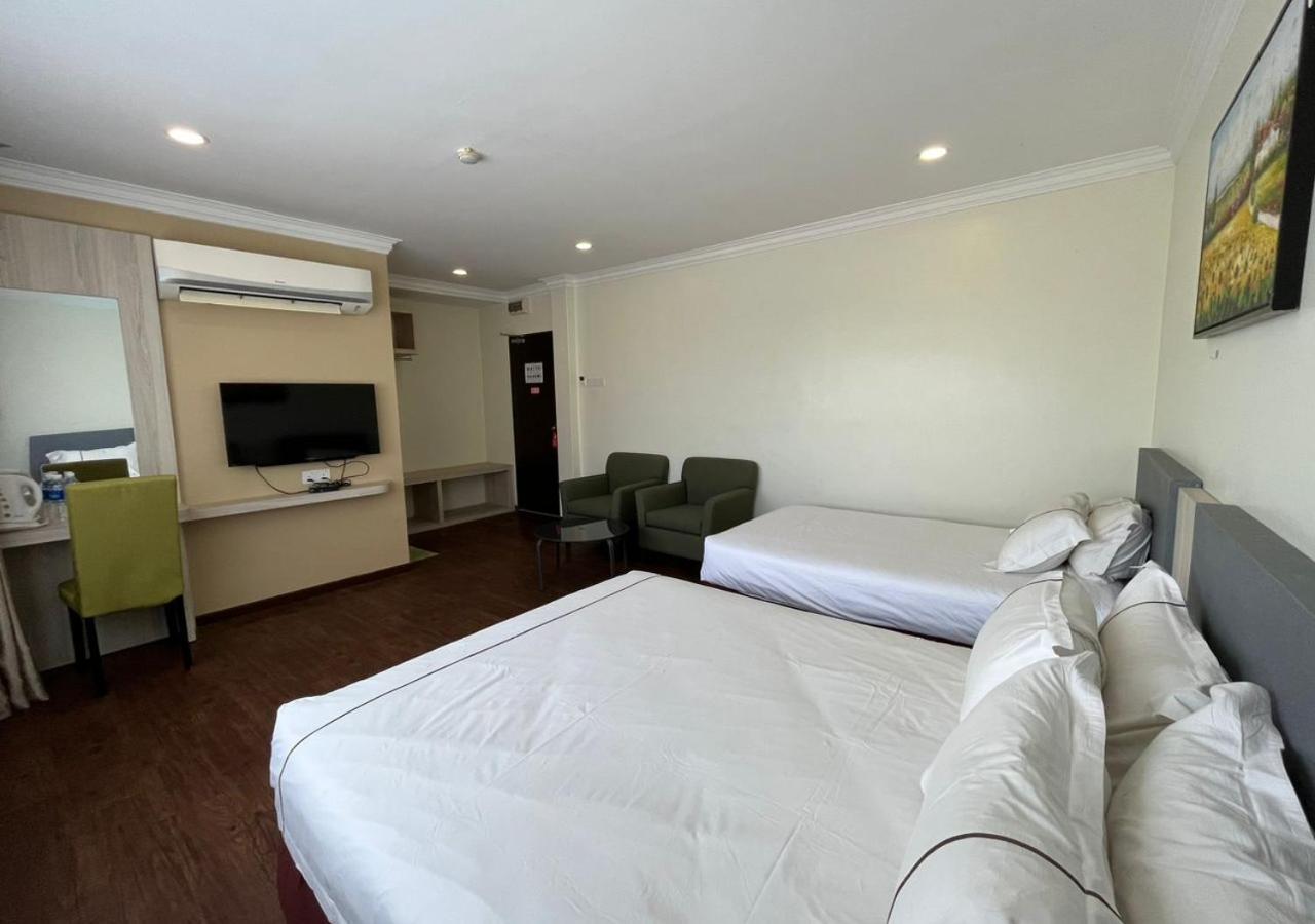 Angsoka Hotel Телук Интан Екстериор снимка