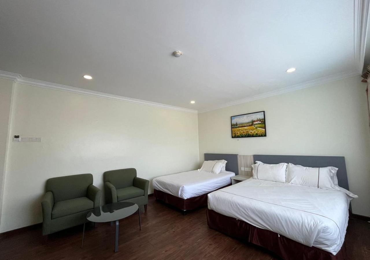 Angsoka Hotel Телук Интан Екстериор снимка