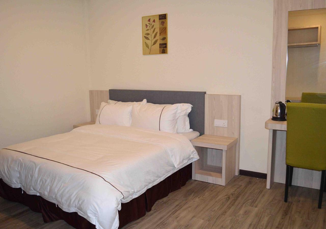 Angsoka Hotel Телук Интан Екстериор снимка
