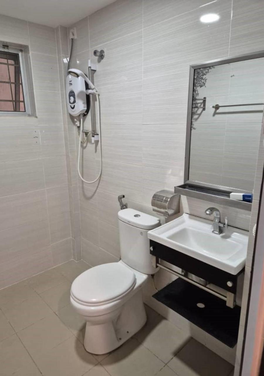 Angsoka Hotel Телук Интан Екстериор снимка