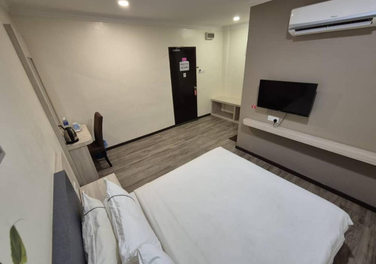 Angsoka Hotel Телук Интан Екстериор снимка