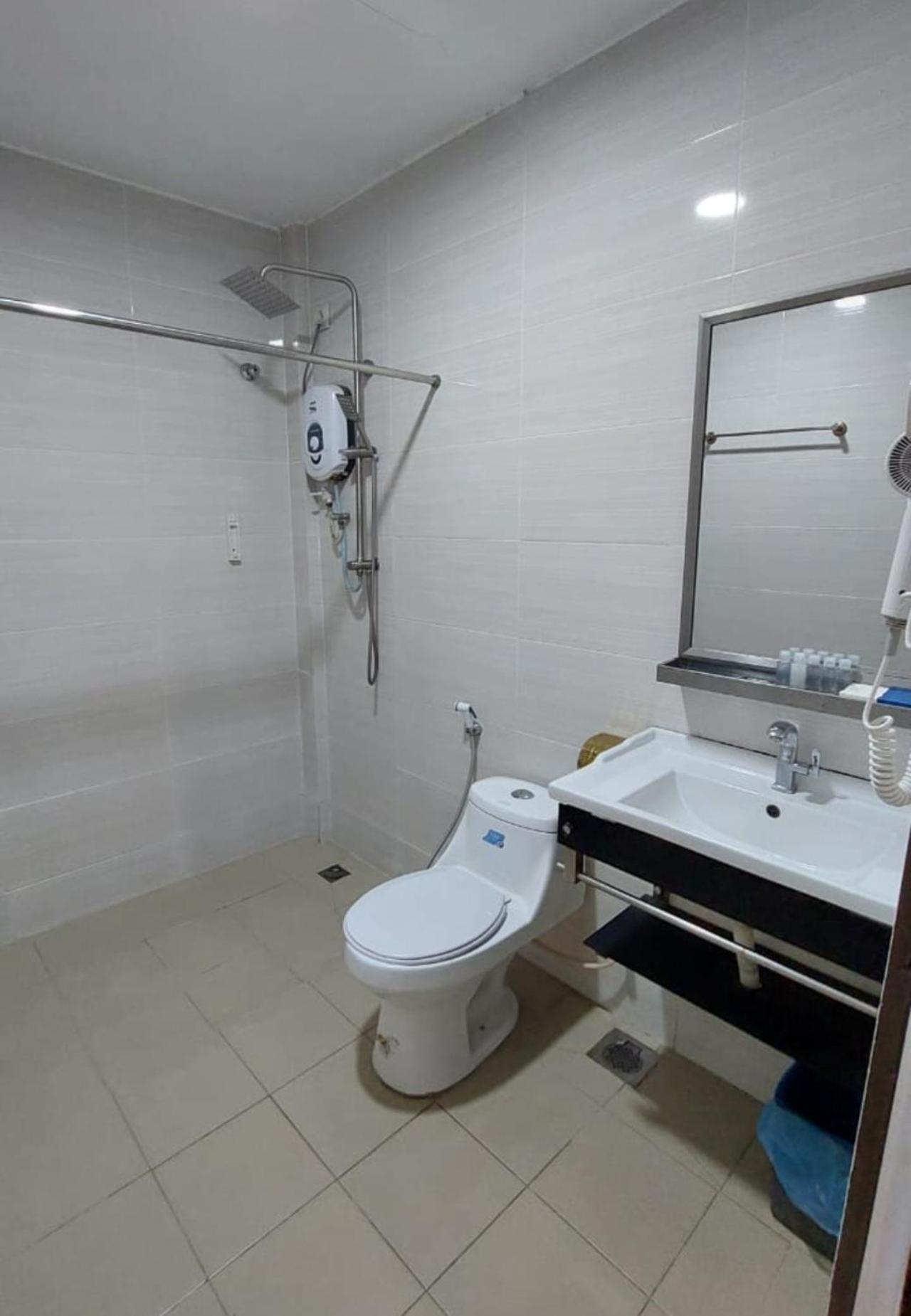 Angsoka Hotel Телук Интан Екстериор снимка