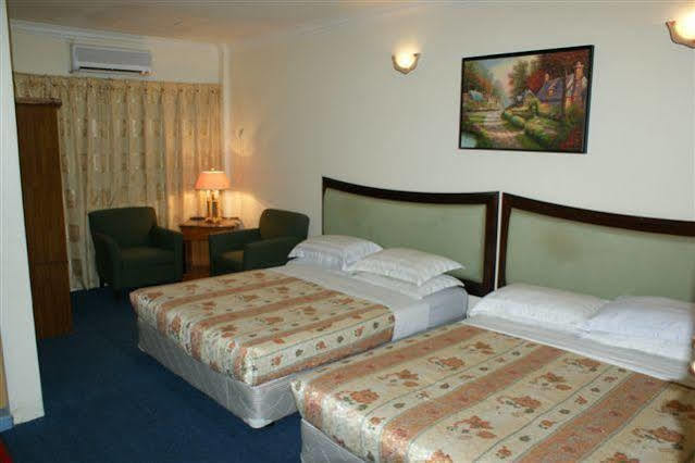 Angsoka Hotel Телук Интан Екстериор снимка