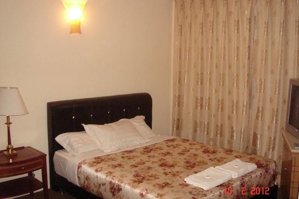 Angsoka Hotel Телук Интан Екстериор снимка