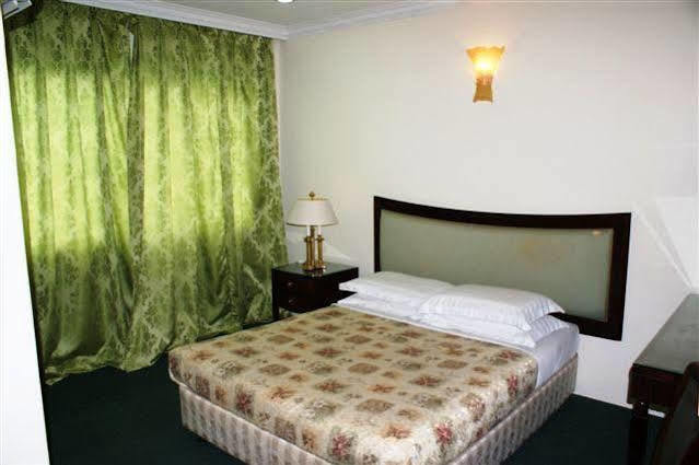 Angsoka Hotel Телук Интан Екстериор снимка