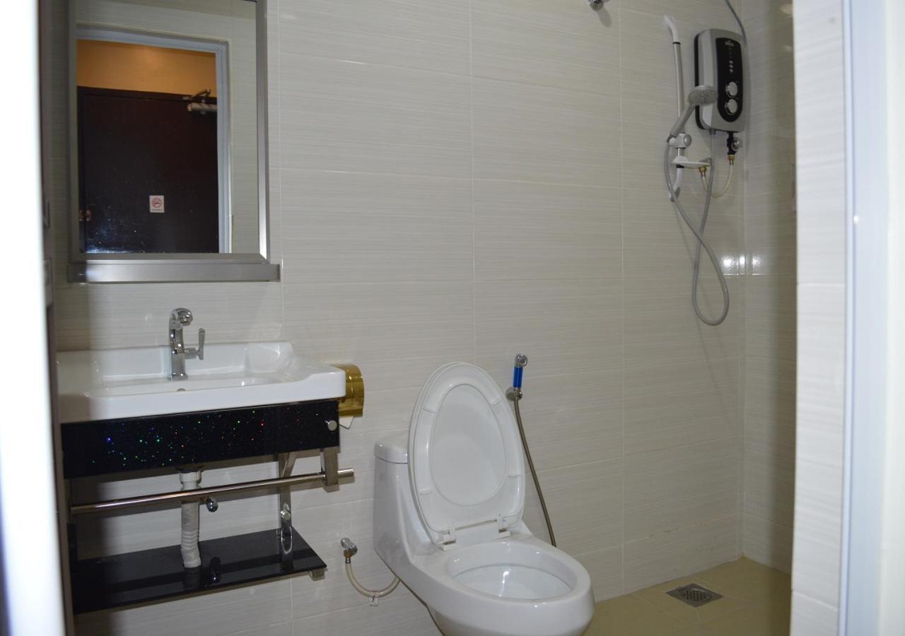 Angsoka Hotel Телук Интан Екстериор снимка
