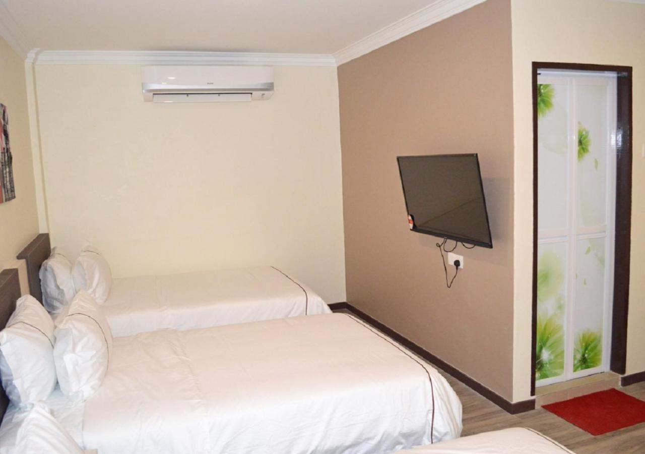 Angsoka Hotel Телук Интан Екстериор снимка
