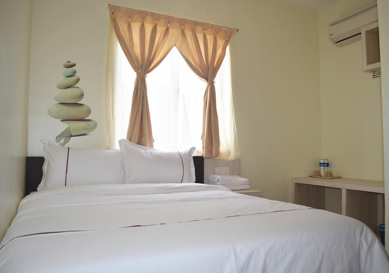 Angsoka Hotel Телук Интан Екстериор снимка