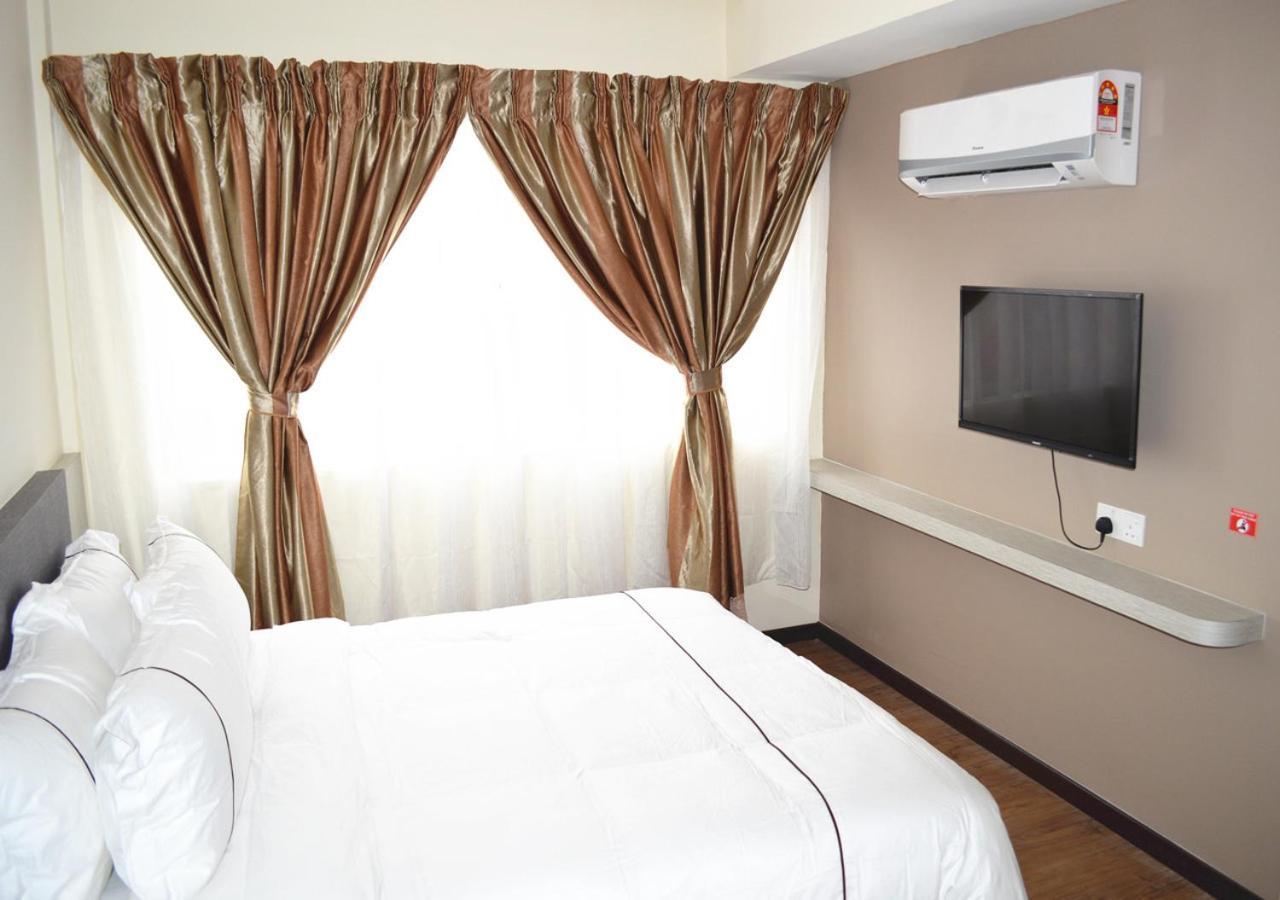 Angsoka Hotel Телук Интан Екстериор снимка