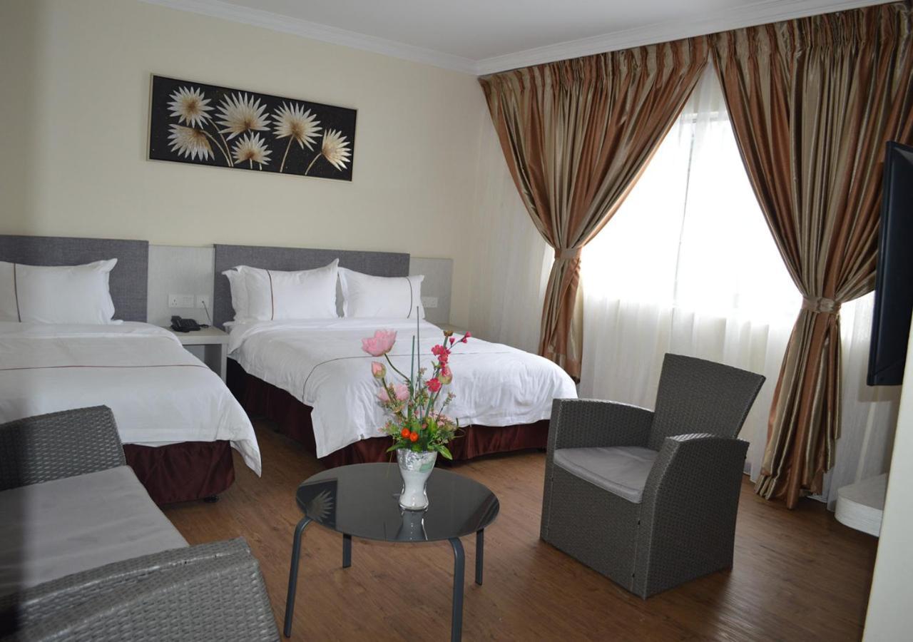 Angsoka Hotel Телук Интан Екстериор снимка