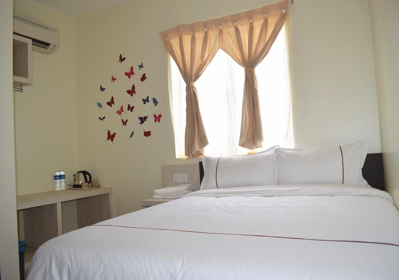 Angsoka Hotel Телук Интан Екстериор снимка